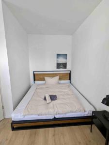 Ένα ή περισσότερα κρεβάτια σε δωμάτιο στο Stylish Studio for Two Prime Location in Hamburg