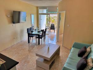 Ruang duduk di Cristianmar - Ocean View - 200mt from the beach
