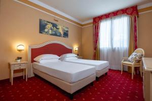 Ένα ή περισσότερα κρεβάτια σε δωμάτιο στο iH Hotels Padova Admiral