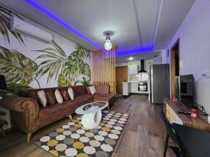 a living room with a couch and a table at la rivière in Nabeul