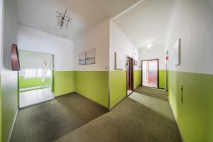 TV a/nebo společenská místnost v ubytování Vienna West Rooms