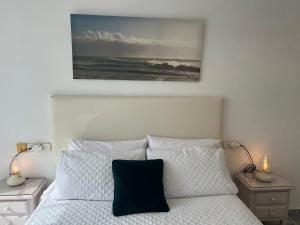 Posteľ alebo postele v izbe v ubytovaní Atico vistas al Mar golf ,Piscina y parking albatros 2