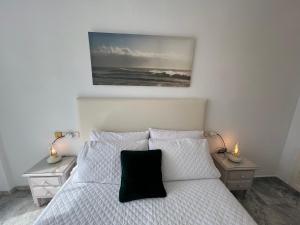 Posteľ alebo postele v izbe v ubytovaní Atico vistas al Mar golf ,Piscina y parking albatros 2