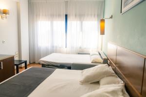 Postel nebo postele na pokoji v ubytování Plaza Alaquas