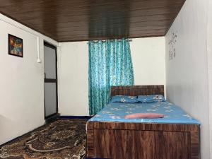 Postel nebo postele na pokoji v ubytování Pradhan Homestay Mirik - Homestay beside Mirik Lake