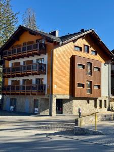 a large building with balconies on the side of it at Królewna Śnieżka II in Szklarska Poręba +20 photos