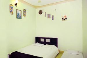 Postel nebo postele na pokoji v ubytování Shree Vinayak Guest house
