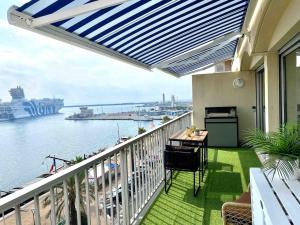 Μπαλκόνι ή βεράντα στο 'Le Golfe' Vue Mer et Canal,Parking, Clim, au Centre