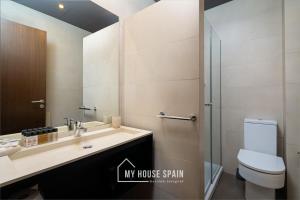Koupelna v ubytování MyHouseSpain - Apartamentos Moros 41 + 30 fotografií