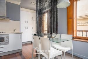 Kuchyň nebo kuchyňský kout v ubytování MyHouseSpain - Apartamentos Moros 41