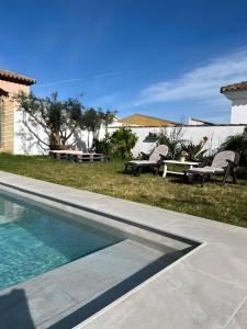 Swimmingpoolen hos eller tæt på El Olivo