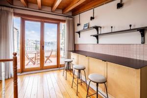 Balkón nebo terasa v ubytování Stunning New Balat Water Front Pad! #383