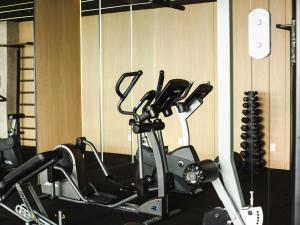 Das Fitnesscenter und/oder die Fitnesseinrichtungen in der Unterkunft Mercure Camboriu