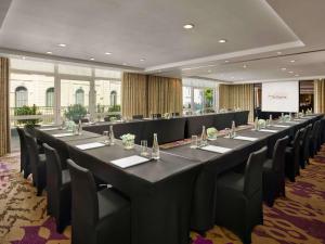 Hotel de l'Opera Hanoi - MGallery餐厅或其他用餐的地方