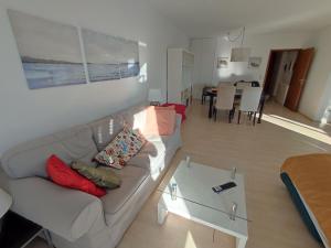 Χώρος καθιστικού στο WORKATION Nature View mit Balkon, indoor Pool, Küche Tiefgarage auf Anfrage