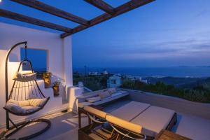 Gallery image of Sea Breeze Villa Triantaros Tinos in Triandáros