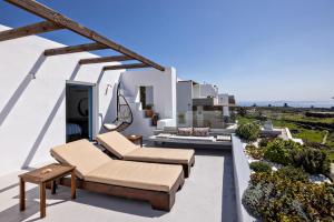 Gallery image of Sea Breeze Villa Triantaros Tinos in Triandáros