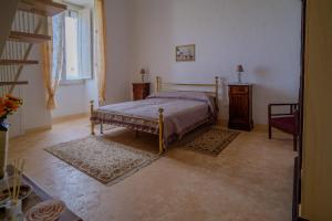 Ένα ή περισσότερα κρεβάτια σε δωμάτιο στο Villa Risolo by Love Sud