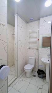 Vannituba majutusasutuses Dkd-bridge Hotel