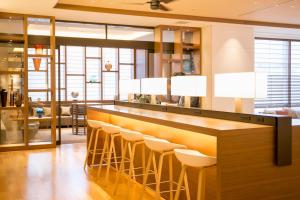 Area lounge atau bar di Nishitetsu Hotel Croom Hakata