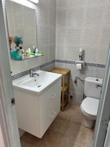 Koupelna v ubytování Apartamentos Calan Blanes Park CB APM 2142 ,nº207