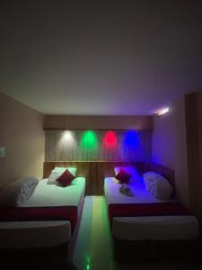 Katil atau katil-katil dalam bilik di Pathivara Hotel