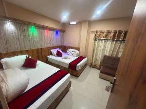 Katil atau katil-katil dalam bilik di Pathivara Hotel