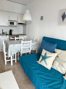 Kuchyň nebo kuchyňský kout v ubytování Apartamentos Calan Blanes Park CB APM 2142 ,nº207