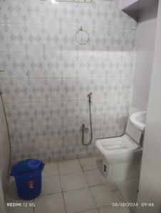 a bathroom with a toilet and a sink at SHRI NIWAS GUEST HOUSe in Jaipur