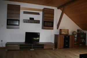 Μια τηλεόραση ή/και κέντρο ψυχαγωγίας στο Ferienhaus Winter
