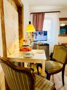 Fotografie z fotogalerie ubytování Apartment Amelie - Zimmer mit TV, W-Lan, Mikrowelle und Kühlschrank, Bad mit Dusche v destinaci Malterdingen