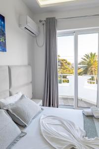 Postel nebo postele na pokoji v ubytování Hotel Myrtai - City Center