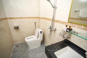 a bathroom with a toilet and a sink and a shower at Peaceful Mountain Hotel in Ha Giang