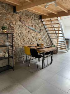 Fotografie z fotogalerie ubytování Loft cosy, bain à bulle et garage privé v destinaci Saint-Hubert