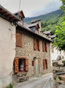 a stone building with a bench in front of it at Casa Les in Les