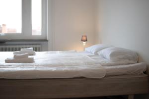 Postel nebo postele na pokoji v ubytování Säffle Suites by Svaneholm Hotel