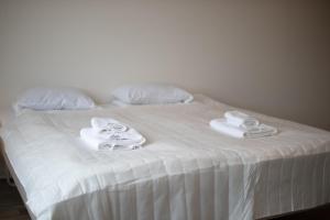 Postel nebo postele na pokoji v ubytování Säffle Suites by Svaneholm Hotel