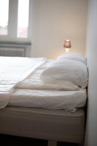 Postel nebo postele na pokoji v ubytování Säffle Suites by Svaneholm Hotel