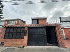 Edificio en el que se encuentra el hostal o pensión