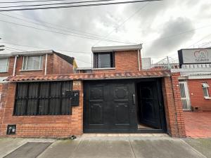 Edificio en el que se encuentra el hostal o pensión