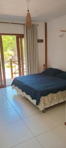 En eller flere senge i et værelse på Moana Flat bungalow térreo pertinho da praia