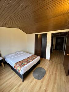 Cama o camas de una habitación en Bamuka Hostal
