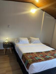 Cama o camas de una habitación en Bamuka Hostal