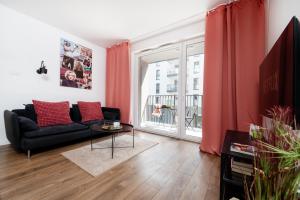 Telewizja i/lub zestaw kina domowego w obiekcie Lumina cozy apartments Manufaktura