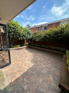Jardín al aire libre en Bamuka Hostal