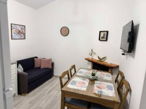 a living room with a table and a couch at Amalour Villa in Amálon