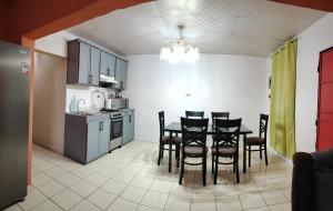 a kitchen and dining room with a table and chairs at Abril hospedaje in Juayúa