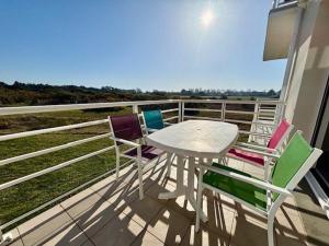 a table and chairs on a balcony with a view at Quiberon : Appartement 2P avec Terrasse et Animaux Acceptés - FR-1-478-32 in Quiberon +6 photos