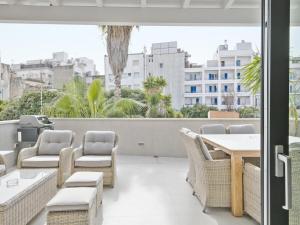 Posezení v ubytování Sitges Spaces Urban Beach Flat- 3 Bedrooms, 3 Bathrooms, Huge Terrace, Near Beach