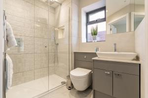 Bond House by Celador Apartments的一间浴室